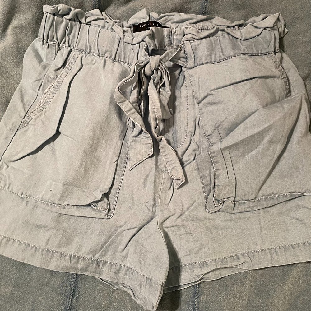 Romeo + Juliet Couture Ruffle Shorts